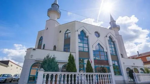 Lideri musliman gjerman: Sulmet ndaj xhamive dhe besimtarëve cenojnë Kushtetutën